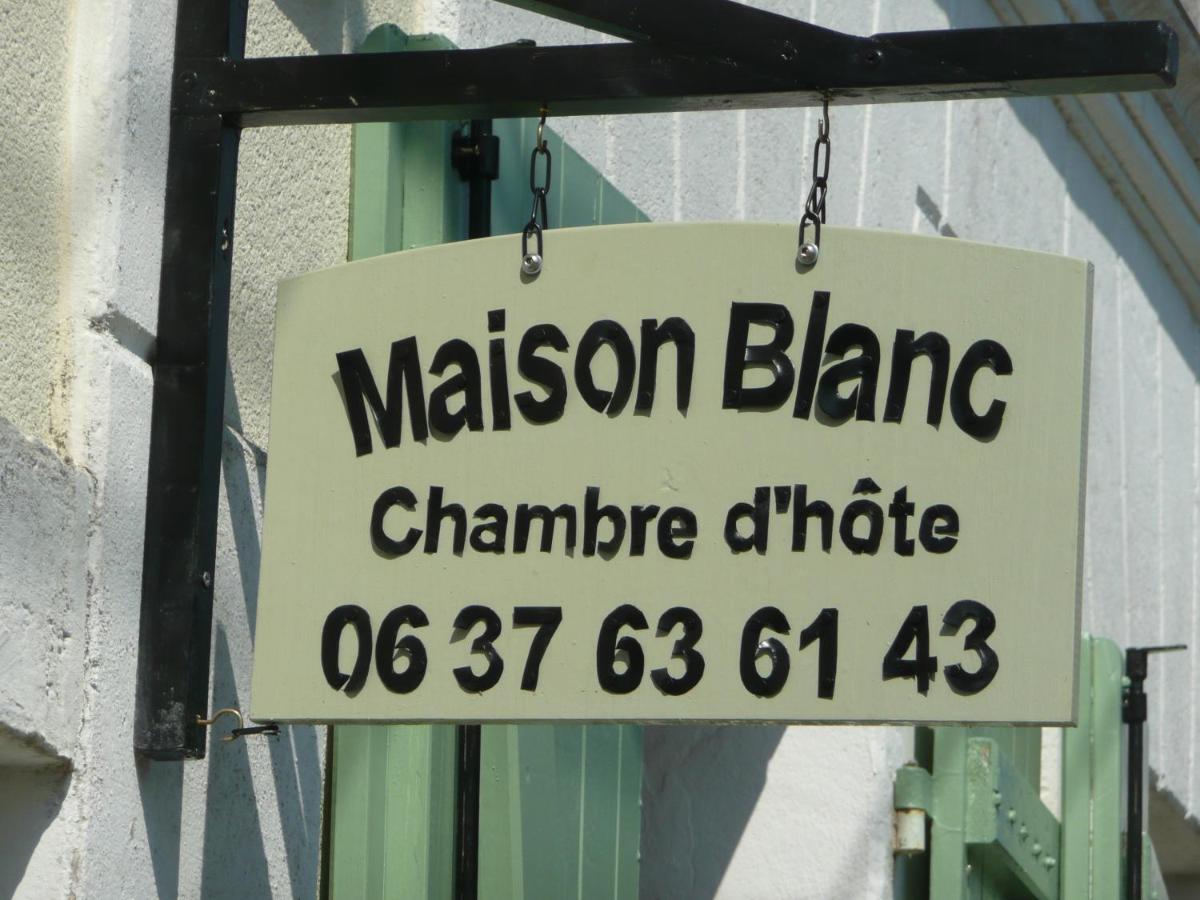 Maison Blanc Bed & Breakfast Gibourne Exterior photo