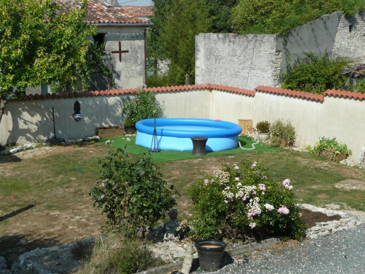 Maison Blanc Bed & Breakfast Gibourne Exterior photo